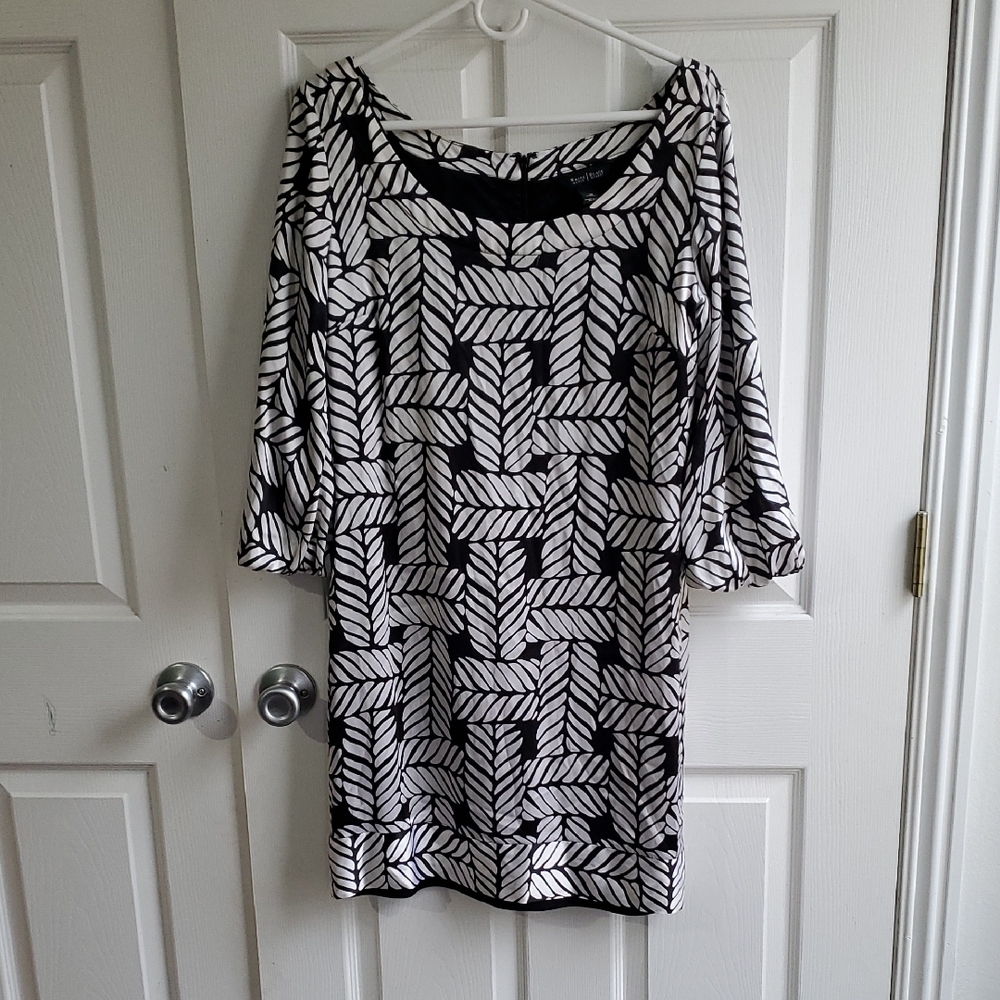 White‎ House Black Market Geometric Black and White Dress